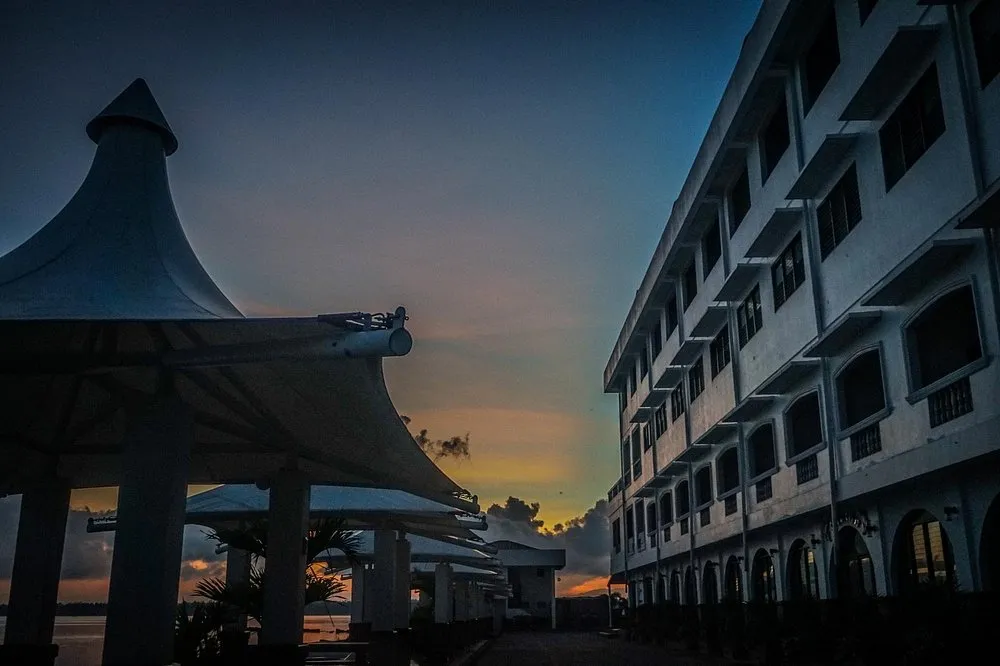 El Pescador Baywalk with coastal views and palm trees